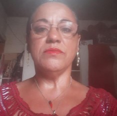 Foto do rosto da Elisangela.